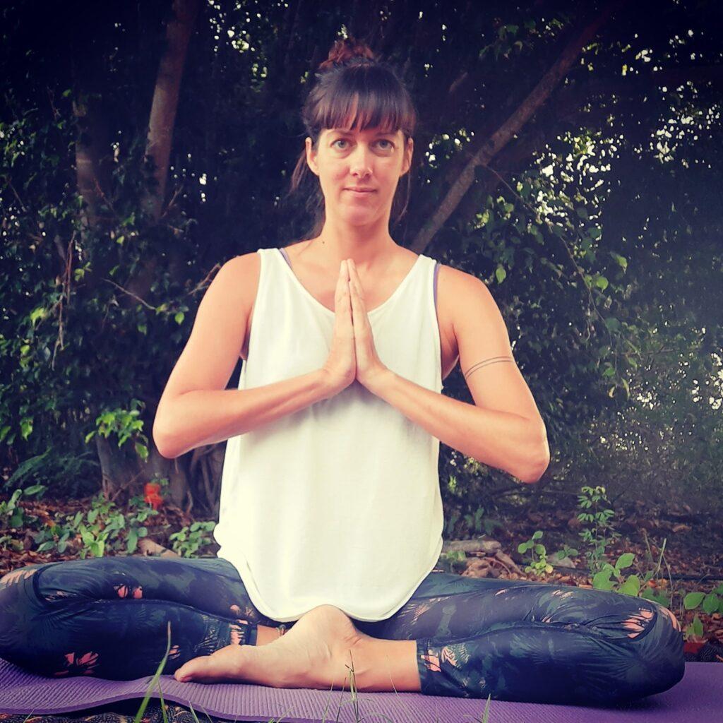 laurane ruaux enseignante de yoga kundalini anjali mudra